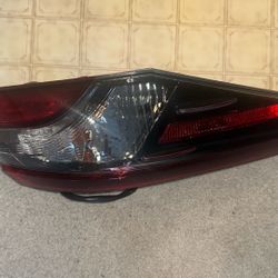 Left Side Tail Light Toyota Camry 21