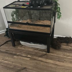 Breaded Dragon Cage And And Accessories  40 Gallon
