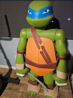 Nickelodeon Teenage Mutant Ninja Turtles Colossal Leonardo 48.5"