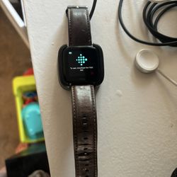 Fitbit Versa With Leather Band And Charger 