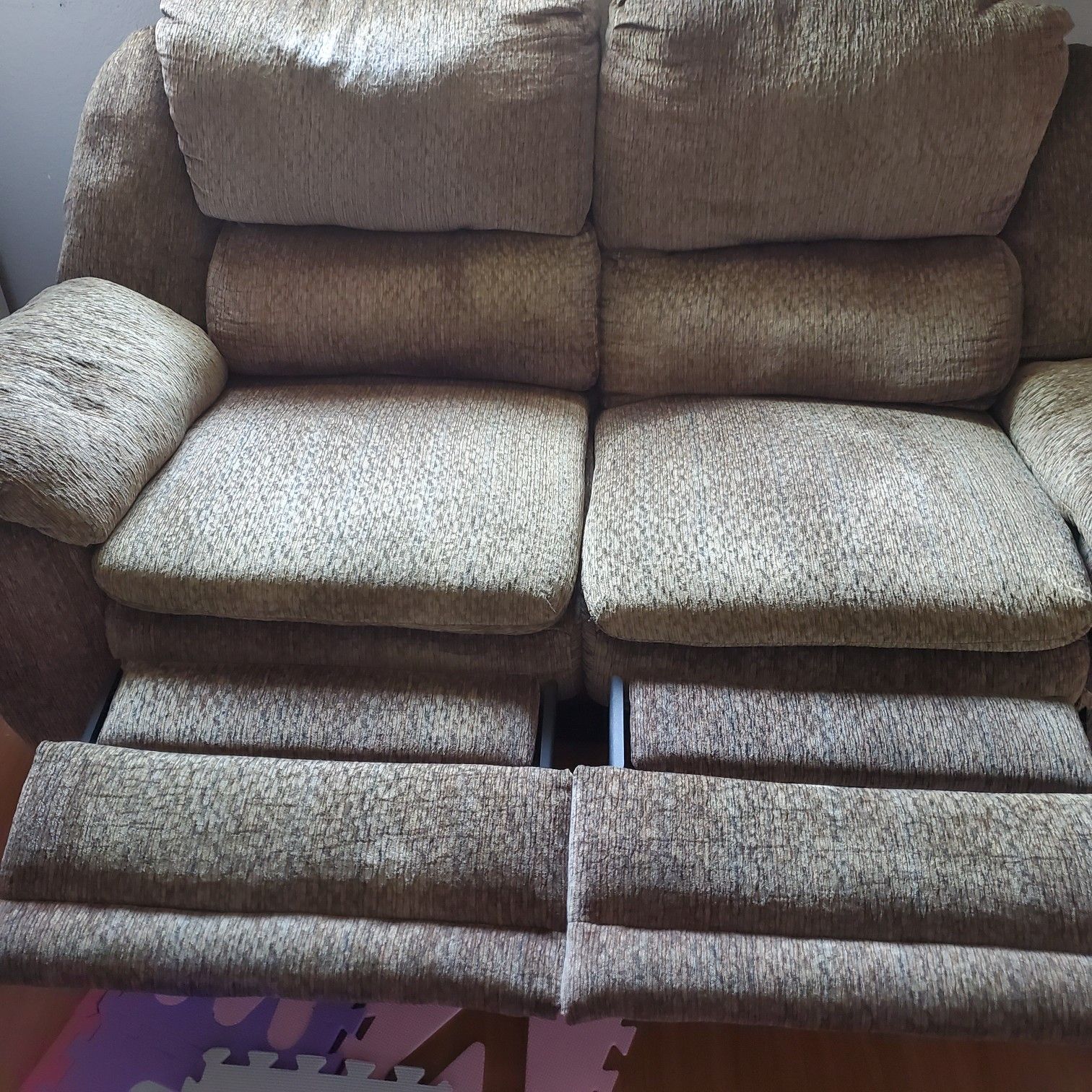 Free Recliner couch Pick Up ASAP
