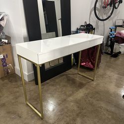White lacquer entry way table