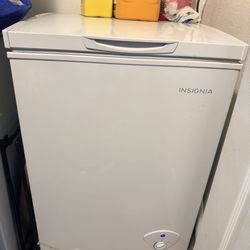 Insignia 3.5 Cu. Ft. Chest Freezer - White