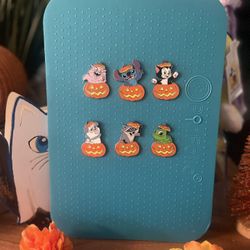 2025 Disney Pumpkin Pals Mystery Pin Set
