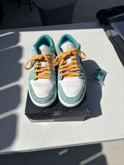 Air Jordan 1 Low New Emerald/Taxi White Size 8.5
