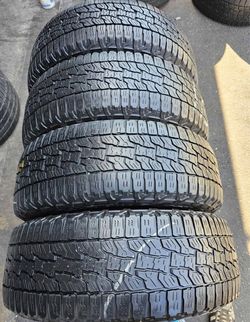 225 65 17 Falken Vendo este Seth de llantas con 80% de vida las 4