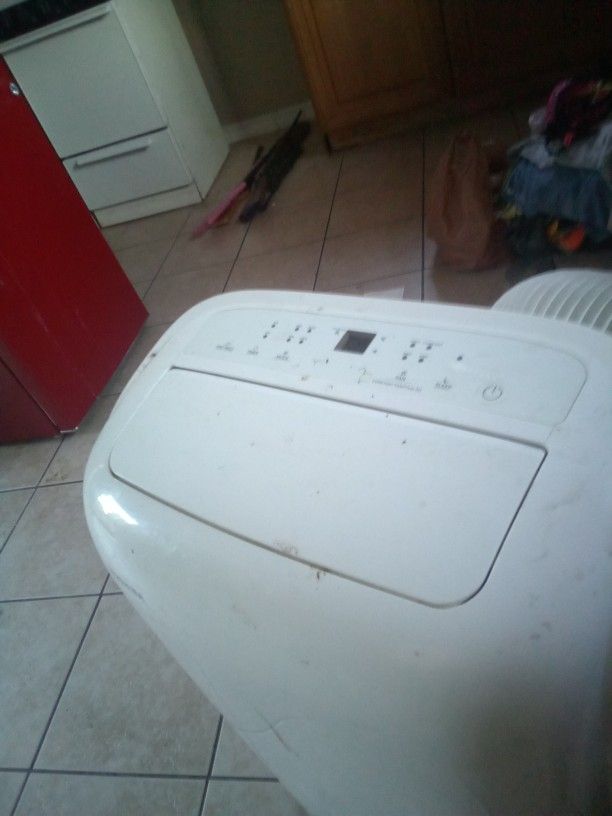 Toshiba Portable Air Conditioner 8000 But Rated For Rooms Up To 350 Square Feet
