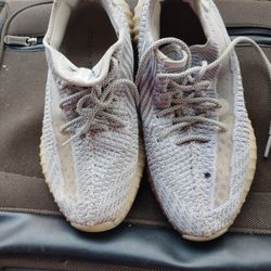 Adidas Yeezy Boost 350 – Size 9 –