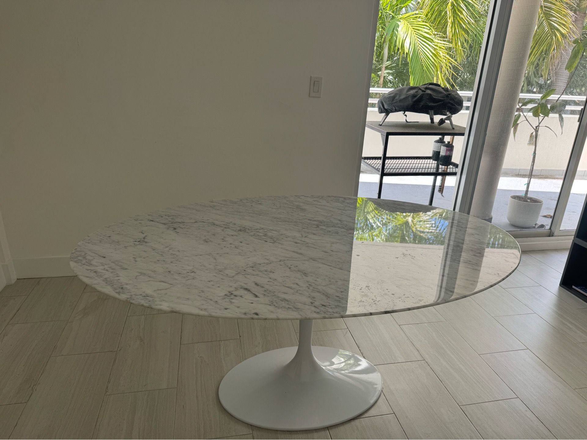 Rove concept - Oval marble tulip style
