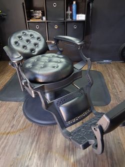 Salon Hydraulic barber chair all black