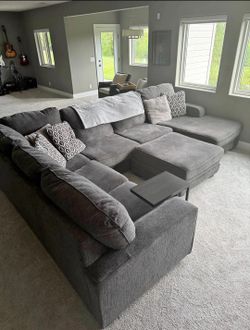 Ashley Benchcraft Tracling Large Sectional + Oversized Ottoman - Slate Gray