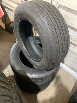 215/60/16 Goodyear efficient grip