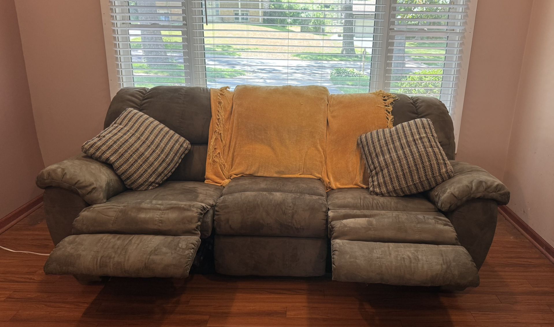 Couches & End Tables With Lamps