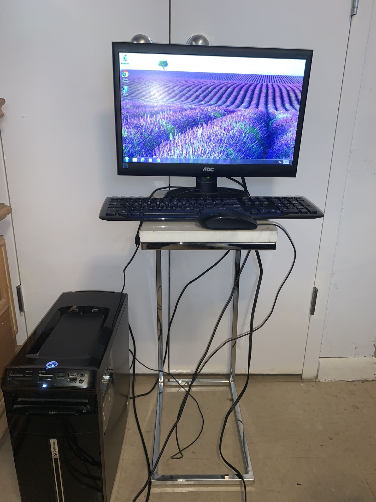 Gateway DX4831 Desktop Computer with Computer Monitor