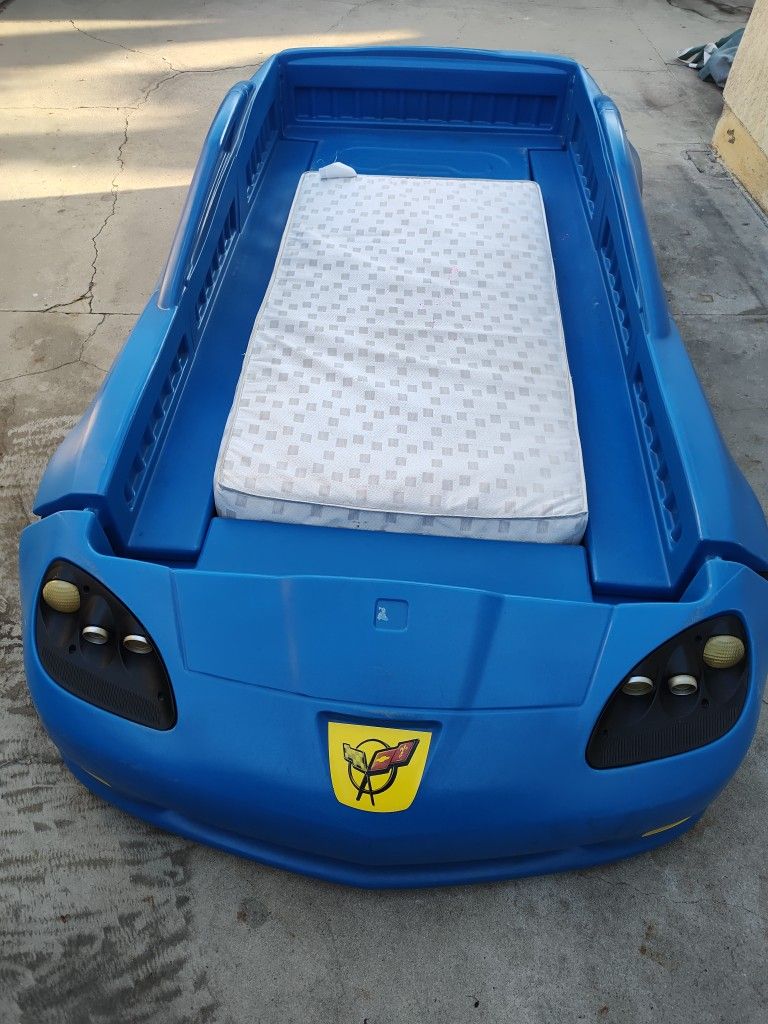 TODDLER TO TWIN RACE CAR BED AND MATTRESS