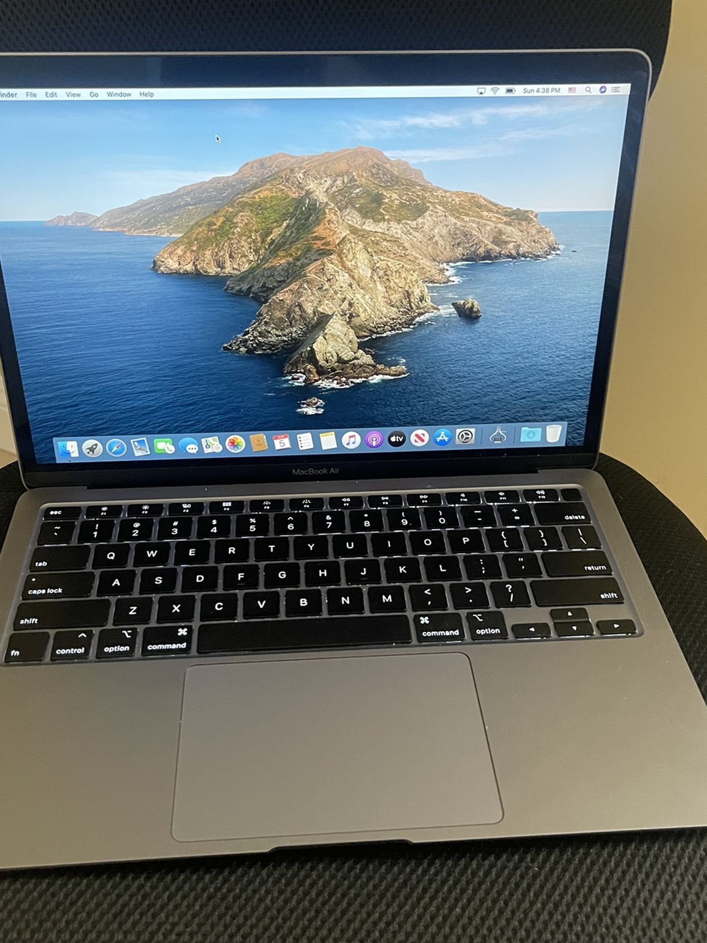 2020 Macbook Air 13 1.1Ghz 8GB 256GB Like New With Box