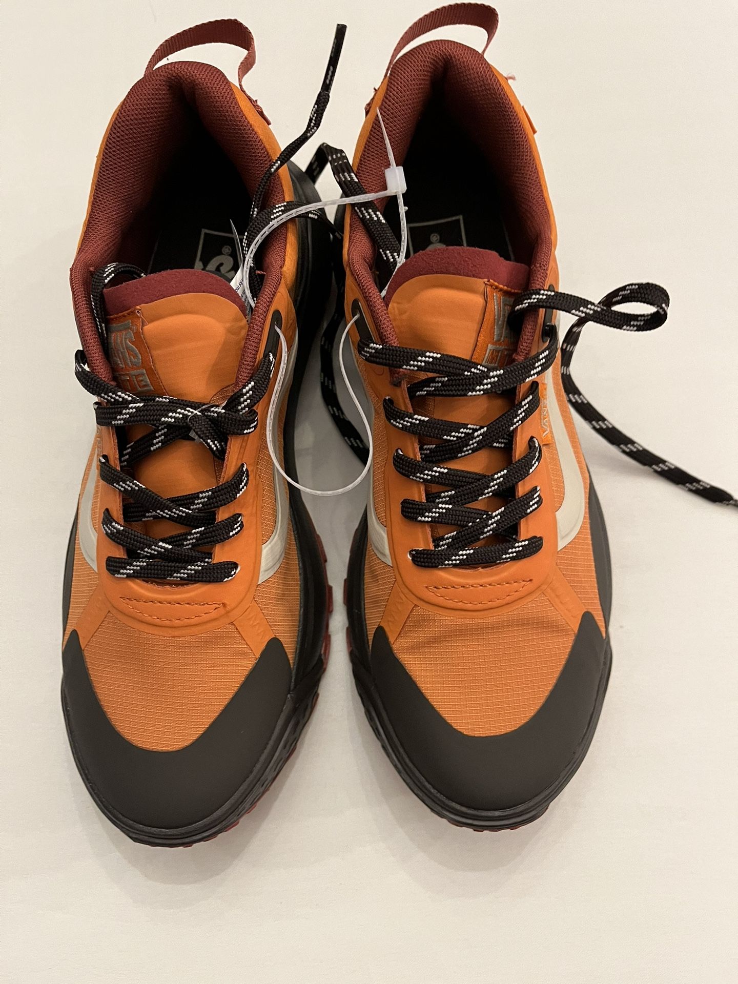 New vans sneaker Women 8.5 & 9 Vans Crosspath Shoe All-Terrain new never worn, no box