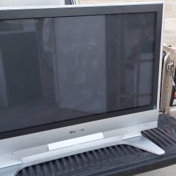 PANASONIC 37 INCH FLAT SCREEN $100 OBO 