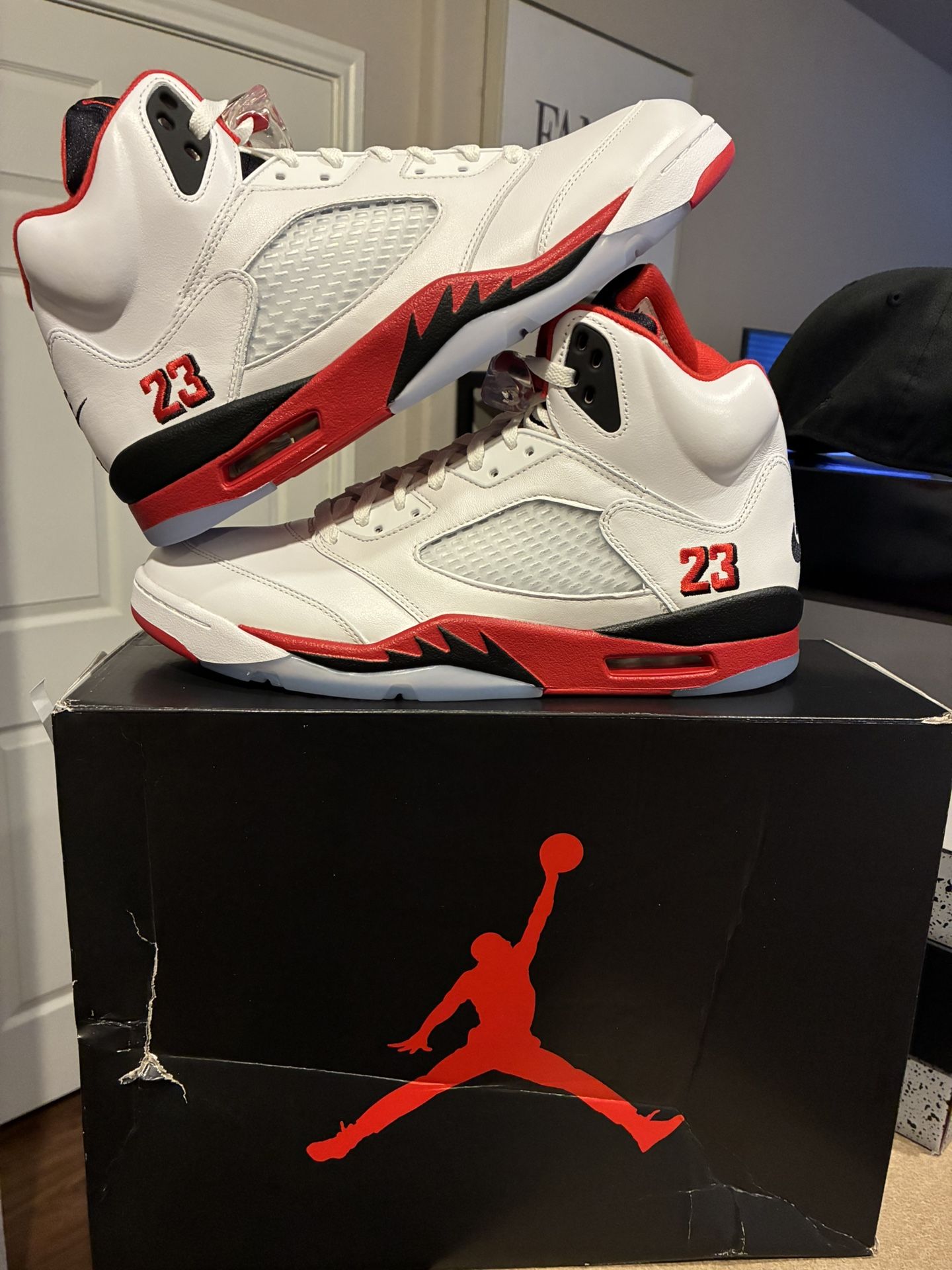 *** Jordan 5 Fire Red Black Tongue ***