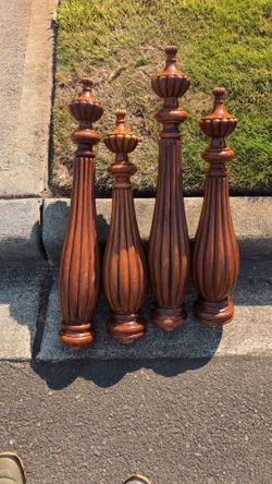 Wooden bed posts - FREE