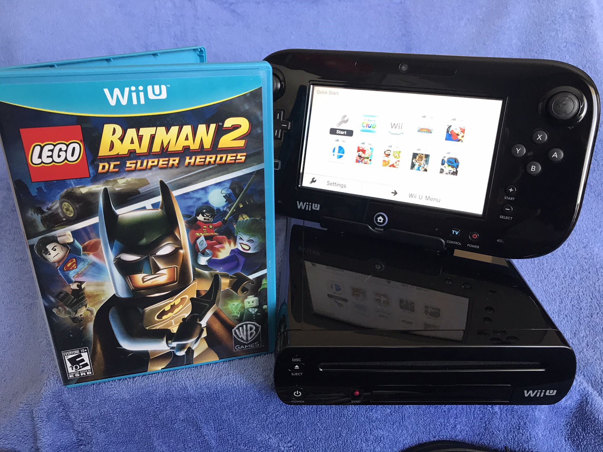 32gb Nintendo Wii U / WiiU video game system with 2 games and plays the older regular Wii games too!