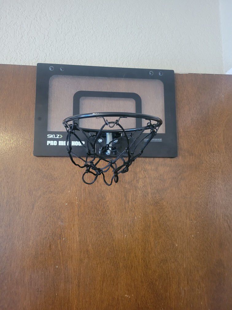 door basketball hoop