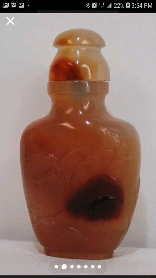 Antique agate snuff bottle