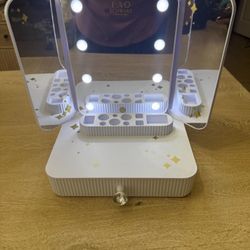 FAO Girls Make Up Vanity Light 