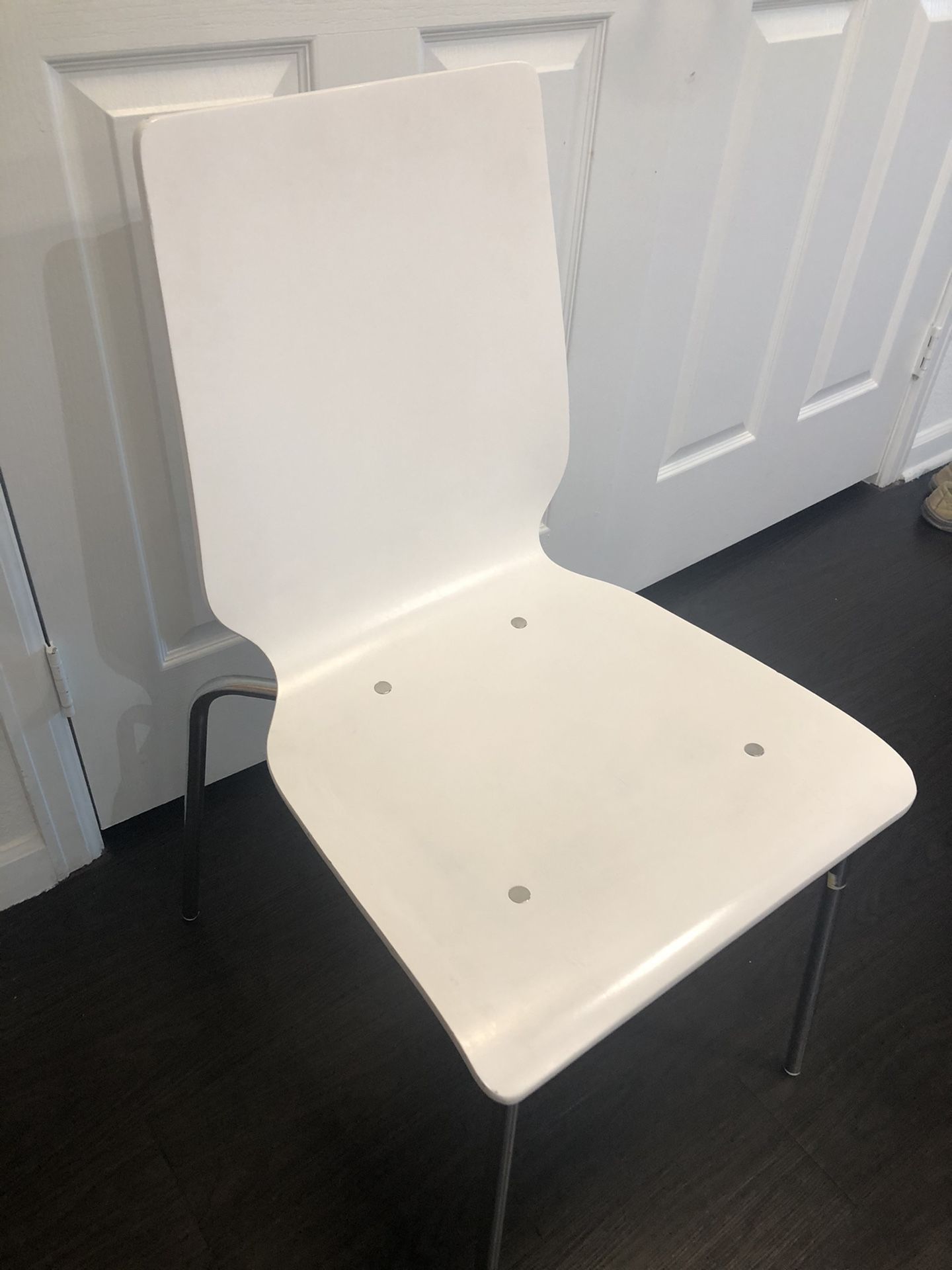 $10 Awesome Sturdy White Chair