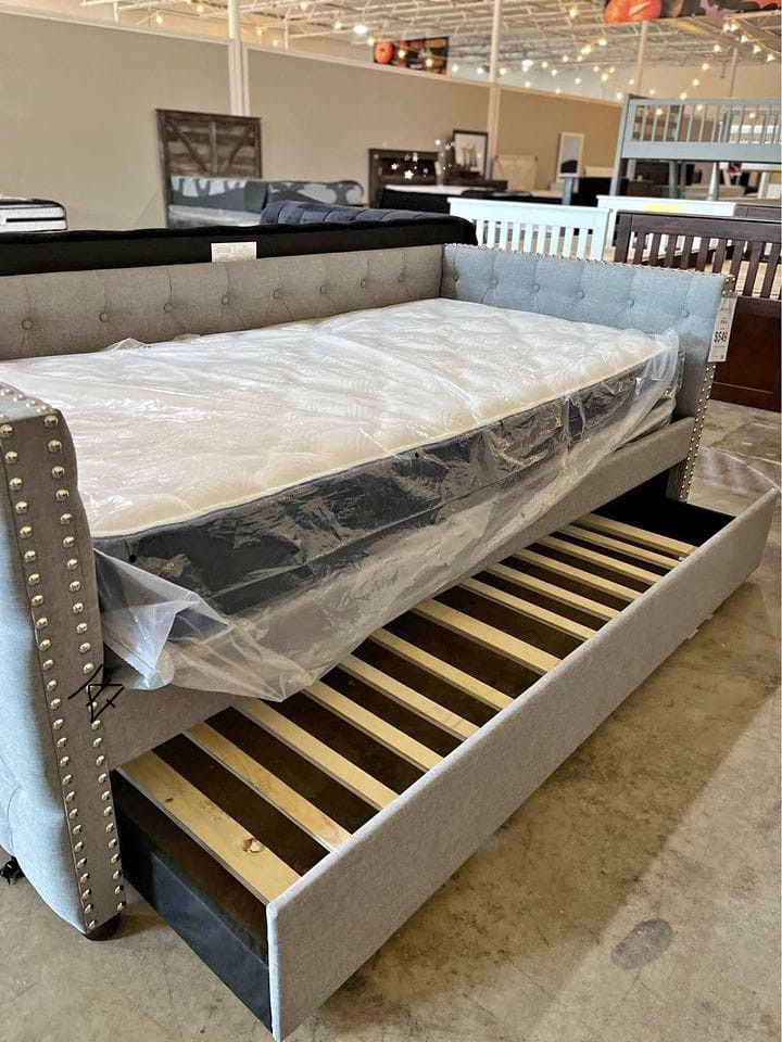 Suzanne Full Daybed$10 Down Payment And Financing Available