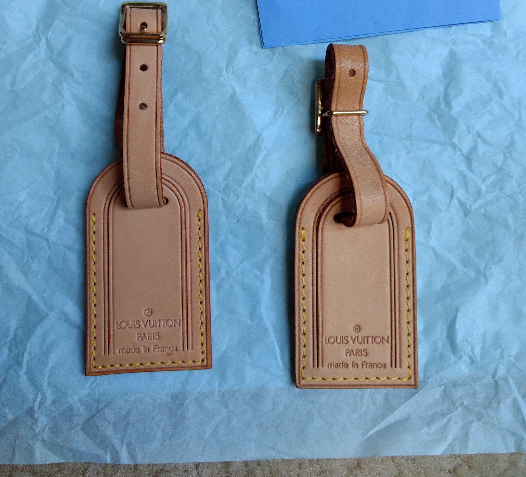 LOUIS VUITTON LUGGAGE TAG - How to put it on! 