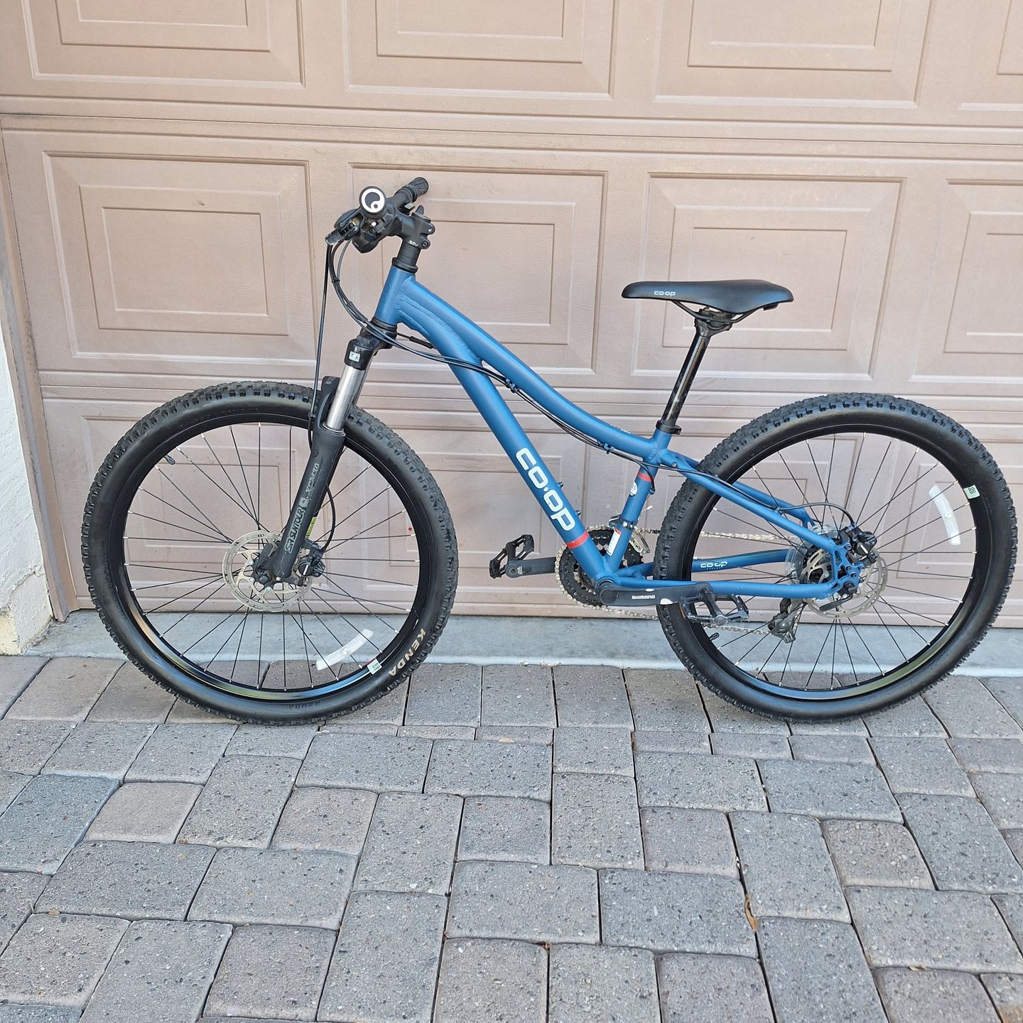 CO_OP DIRT 26 INCH MOUNTAIN BIKE LIKE NEW ( XXSMALL) KIDS BIKE