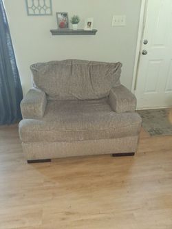 Nice big chair 1/2