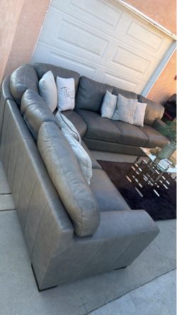 Living spaces sectional couch