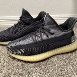 Adidas Yeezy 9.5 Men (almost New)