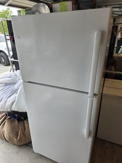 G.E. Fridge With Icemaker 