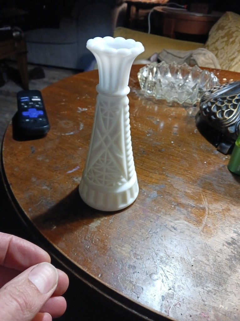 vintage Anchor Hocking "Stars and Bars" milk glass bud vase. 
