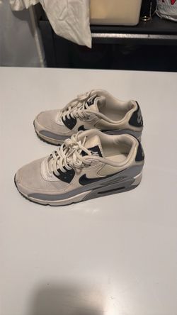 Nike sneaker size 5