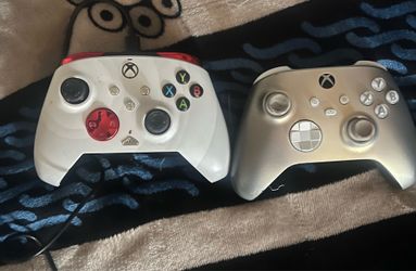 2 Xbox controls one usb type wired the other wiresless no control lag on both work great selling both for 30.00