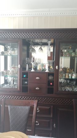 Wall unit for glasses, wine bottles and china