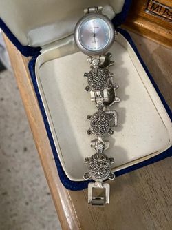 Reloj mujer stainlend manilla jicotea piedras marquesina falta batería