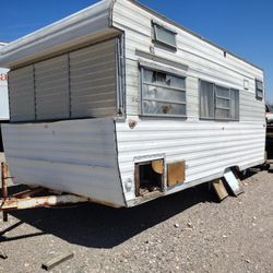 SMALL VINTAGE CAMPER TRAILER 
