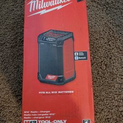 NEW MILWAUKEE 2951-20 12V M12 HYBRID AC/DC BLUETOOTH AM/FM JOBSITE RADIO WITH ADAPTER