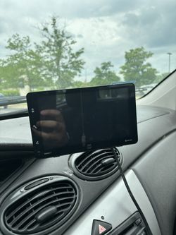 Carplay works with iPhone & Android