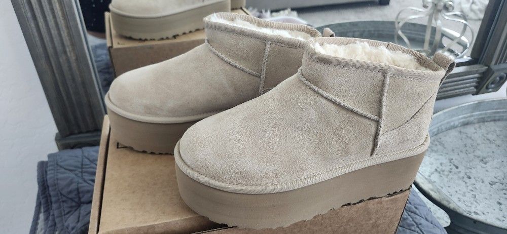 UGG Women's Classic Ultra Mini Platform Boot