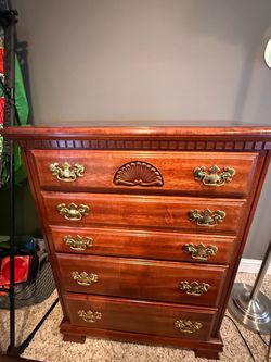 Cherry Wood 4-Drawer Chest Dresser