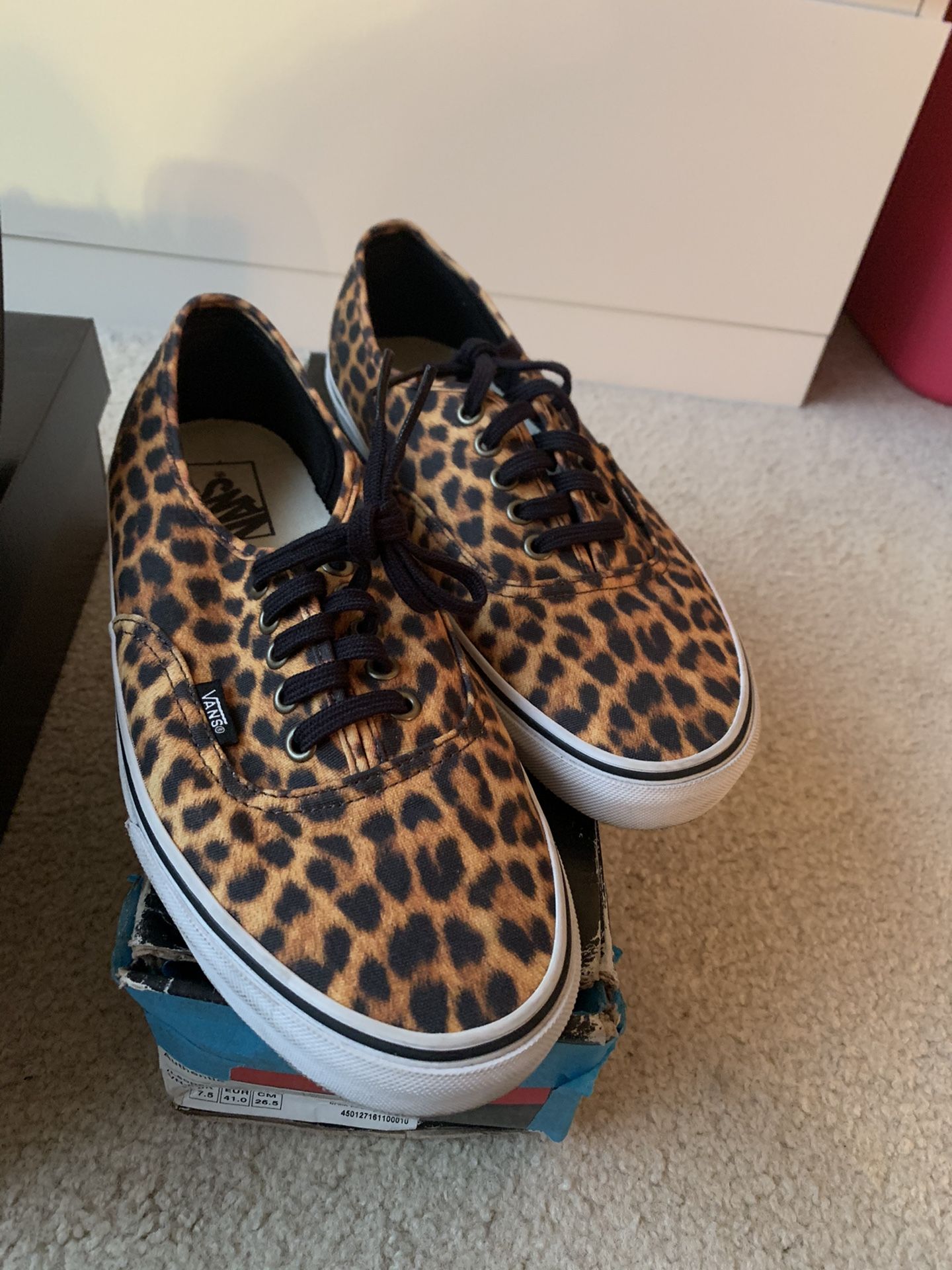 Vans leopard size 8.5