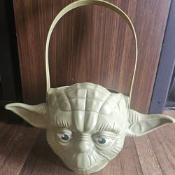 EASTER/HOLLOWEEN STARWARS BABY YODA GREEN HARD  PLASTIC CANDY  BUCKET