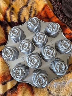 Nordic Ware Bundt Roses Mold