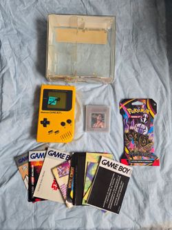 Nintendo Original Gameboy package with free pokemon cards